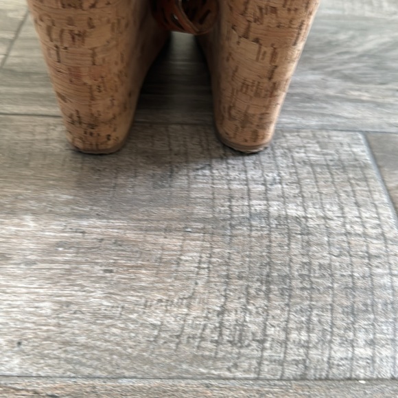 Tory Burch perforated brown cork wedge sandals. Size 11. - Picture 8 of 16